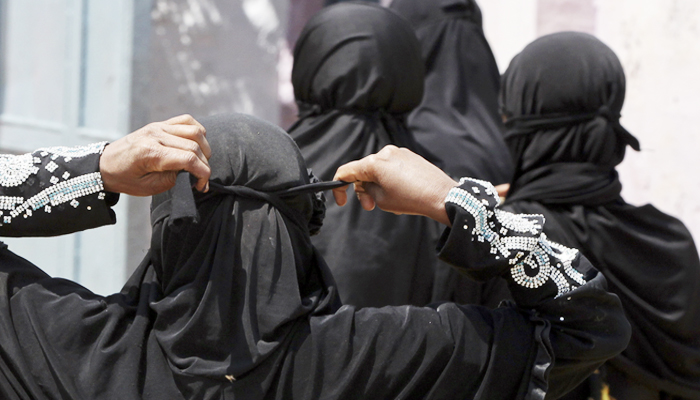 हिजाबः अरबों की अंधी नकल क्यों ?