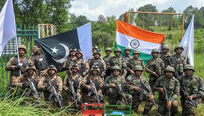 भारत-पाक सेना काबुल जाए?